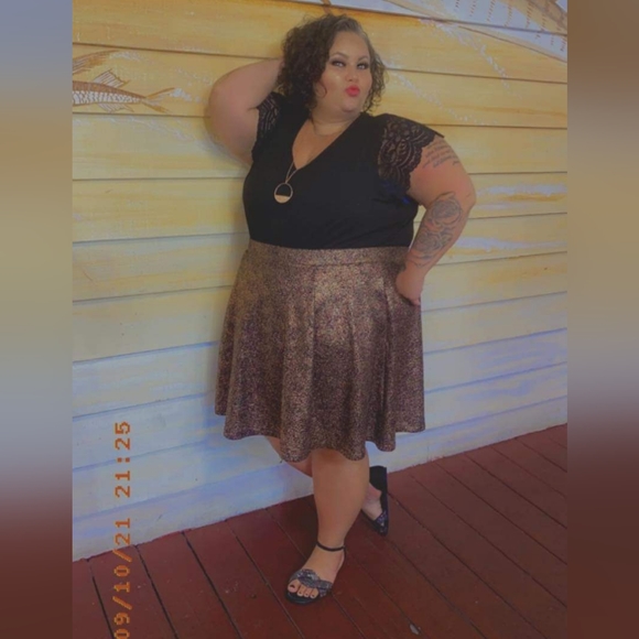 Meet your Posher, Jessica - Picture 2 of 3